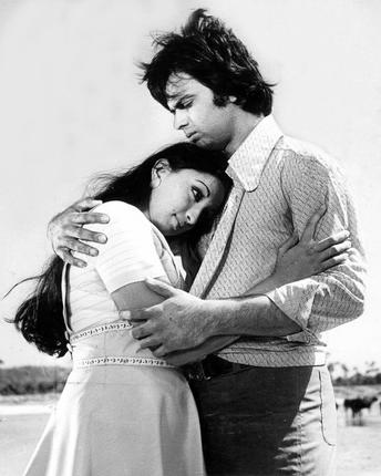 Vikram and Lakshmi in Julie (1975) - Bollywoodirect