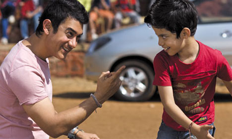 Aamir Khan, Darsheel Safary in Taare Zameen Par_Bollywoodirect