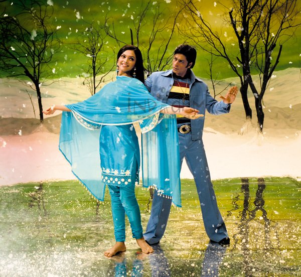 Shahrukh Khan with Deepika Padukone in "Om Shanti Om" - Bollywoodirect