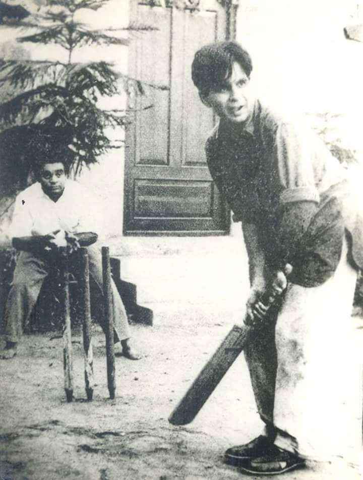 Rare_Old_Vintage_Bollywoodirect_Yusuf Khan_Mukri-Playing Cricket