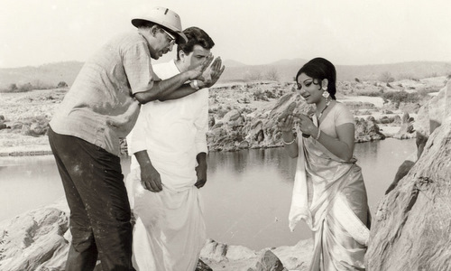 Hrishikesh Mukherjee with his stars on the sets of Satyakam