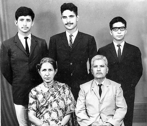 NASEERUDDIN SHAH-Kid-Baby-Rare-Unseen-Vintage-Old-Picture-Photo-Bollywoodirect-Mother-Family