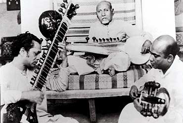 Ustad Allauddin Khan teaching Ravi Shankar & his son, Ali Akbar Khan_Bollywoodirect