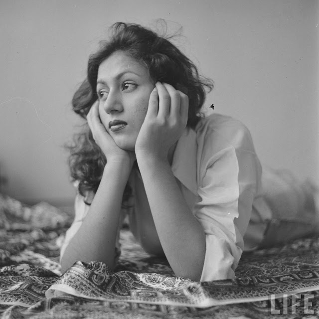 Madhubala_James Burke_Life Magazine 1951_Bollywoodirect_Rare Photo_Life Magazine_Wallpaper_Vintage_Classic