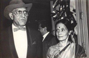 Amrish puri_Bollywood_Hindi Cinema_Rare Pic_Old_Vintage_Bollywoodirect_Wife_Urmila Diveker_Family