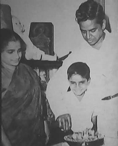 Rare-Photo-Pics-Old-Interview-Young-Family-Movies-Bollywoodirect-Poet-lyricist-lyrics