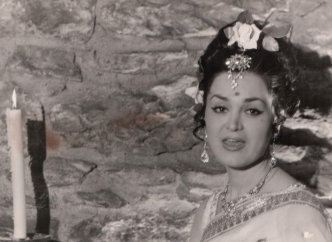 Naarghita- Who Became The Face Of Bollywood In Romania