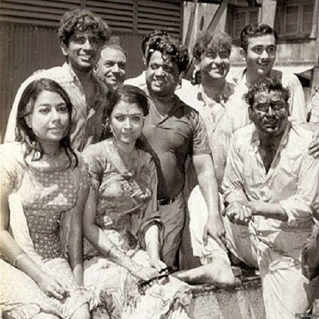 Holi At RK Studio-Raj Kapoor-Holi Celebration-Shammi Kapoor-Shashi Kapoor-Bollywood-Holi-Actor-Hero-Amitabh-Bachchan-Rekha-Rang-Barse-Heriones-Actress-Playing Holi